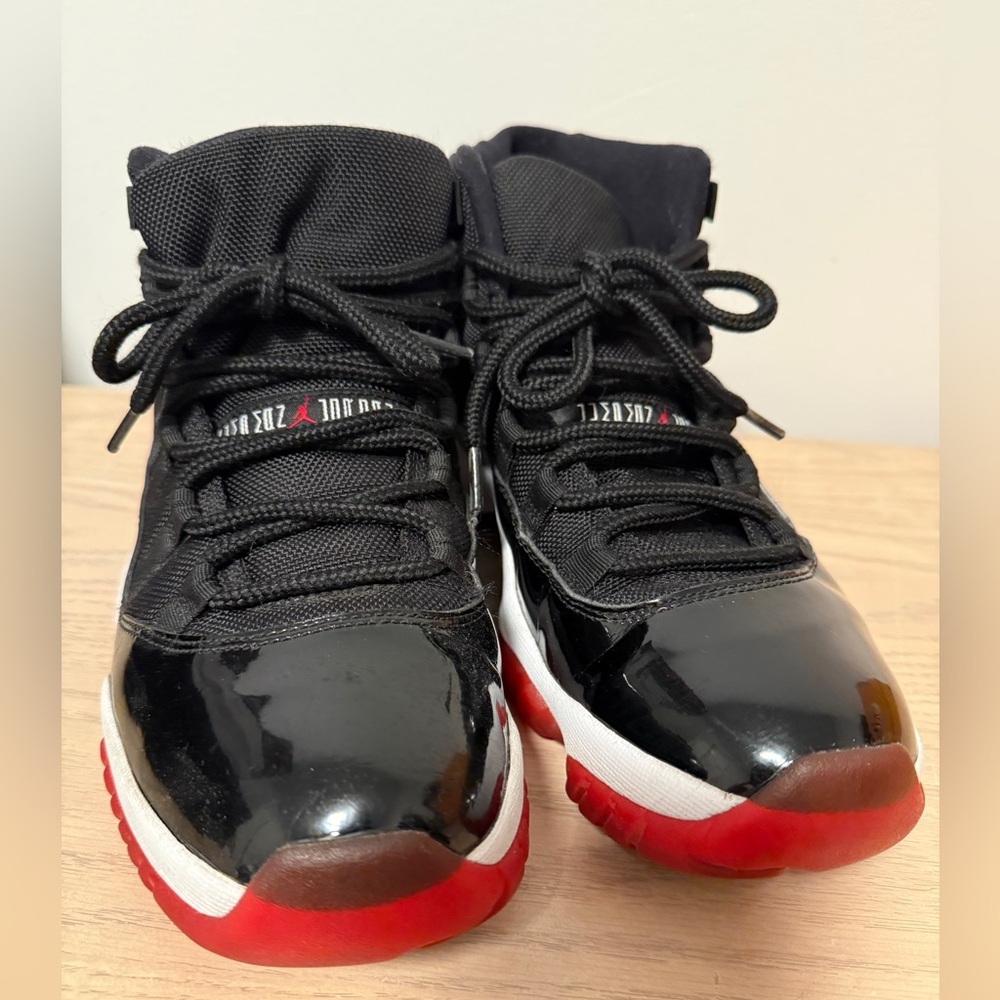 The Air Jordan 11 Retro Playoffs Bred 2012
Men size 10.5